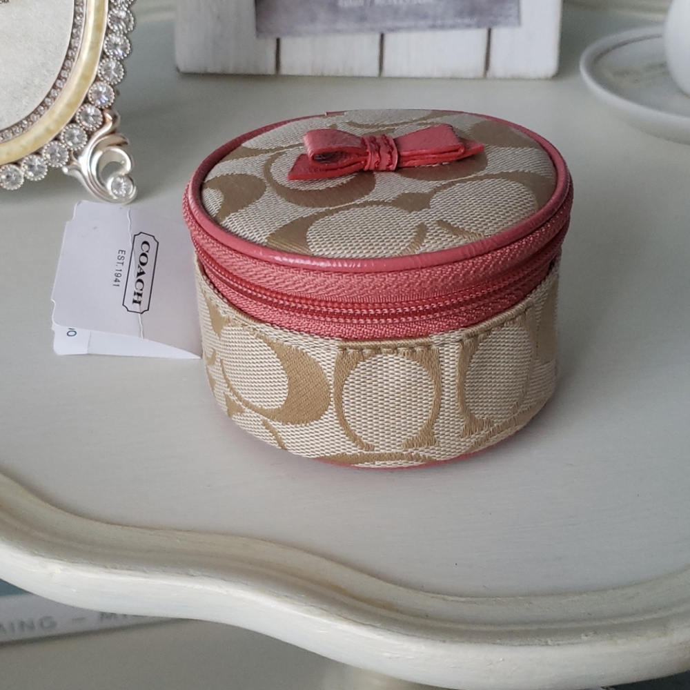 SOLDCoach Jewelry Pink/Khaki Bow Zipper Pouch Case - Picture 1 of 8